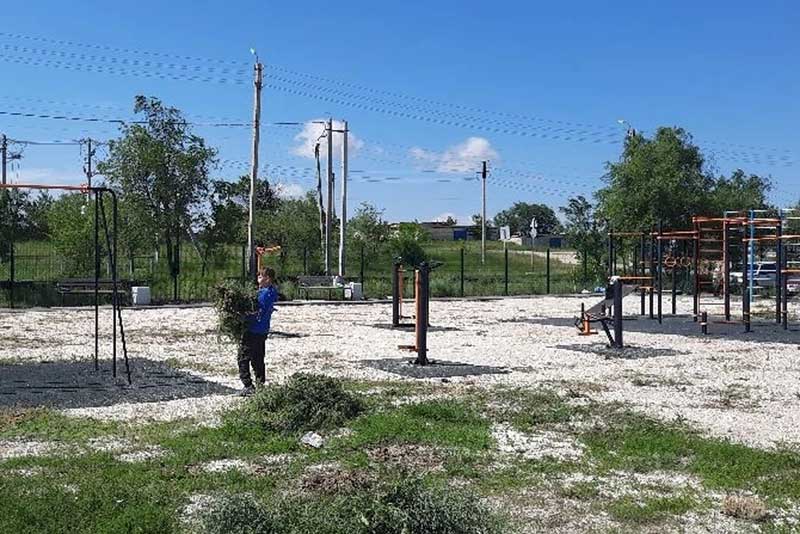 Жители пригородного поселка Новотроицка провели экологический  субботник