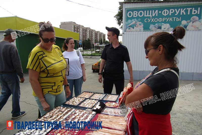 Рейд по выявлению фактов несанкционированной торговли сегодня прошел в Новотроицке