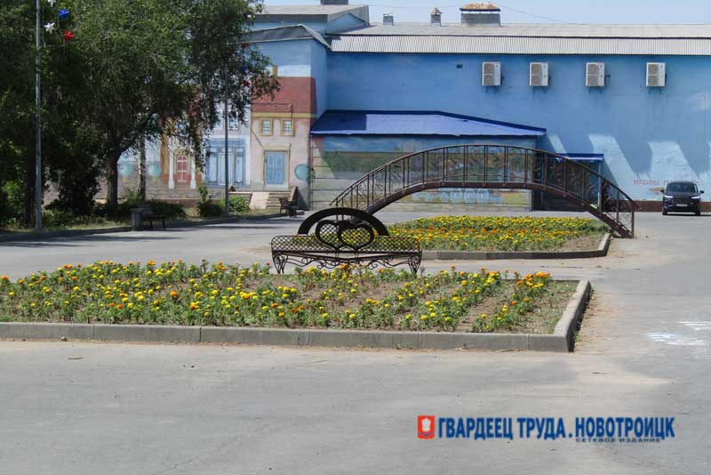 Глава Новотроицка Денис Меньшиков оценил работы, проводимые по благоустройству города