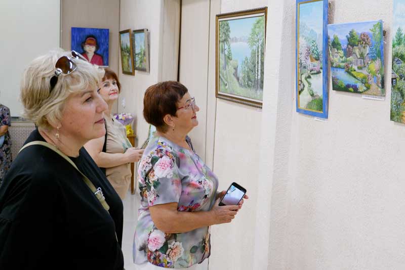 «Этот чудесный, чудесный мир» новотройчанки Раисы Черновой (0+)