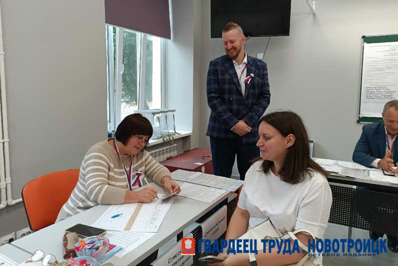 Члены участковой избирательной комиссии № 845 Новотроицка выехали на дом к маломобильным избирателям