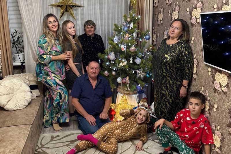 На одной волне. Многодетная семья Комаревцевых