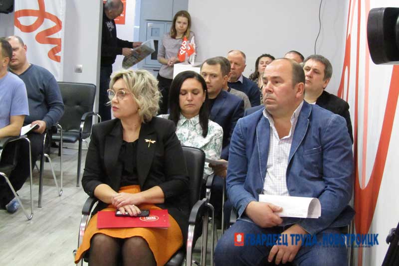 В Новотроицке представители директорского корпуса  обсудили вопросы занятости населения и завершения благоустройства городской площади