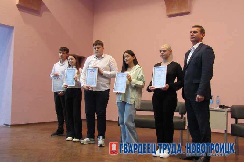 Глава Новотроицка провел со  студентами  «Диалог на равных»