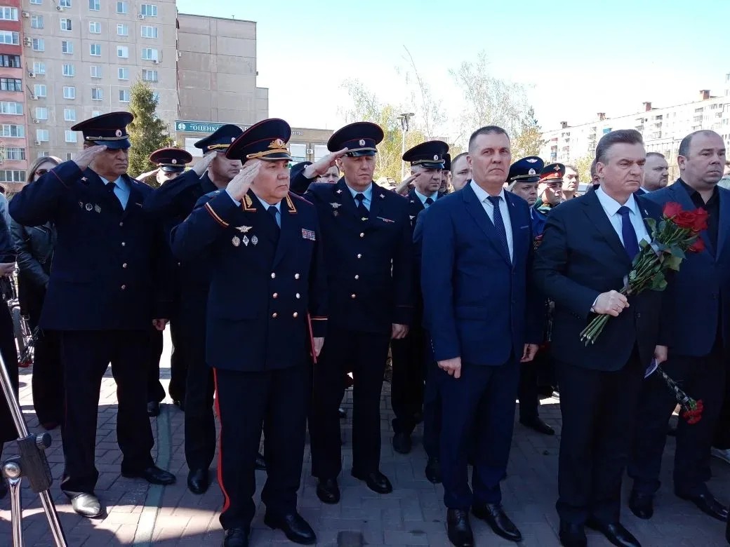В Оренбуржье проститься с погибшим Никитой Гнусиным пришли раненные полицейские
