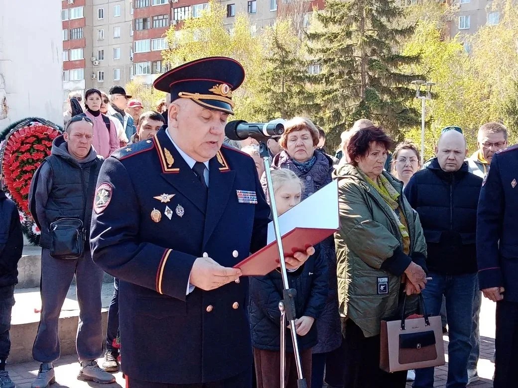 В Оренбуржье проститься с погибшим Никитой Гнусиным пришли раненные полицейские