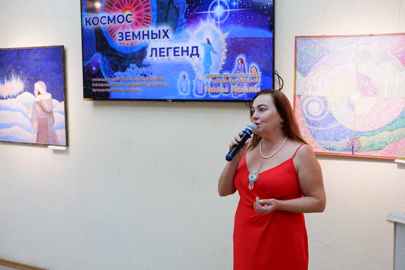В Новотроицке открылась выставка живописи «Космос земных легенд» (0+)
