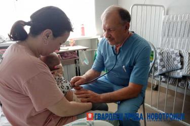 Почти 40 лет доктор Сергей Костюков заботится о здоровье юных новотройчан
