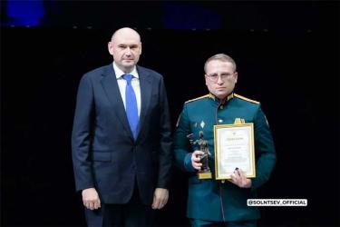 Евгений Солнцев в канун профессионального праздника поздравил медицинских работников и ветеранов здравоохранения области