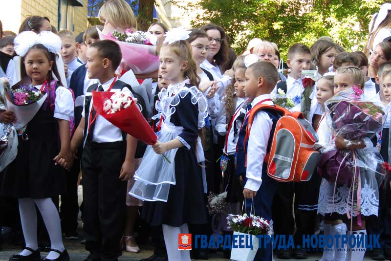 Многодетные семьи могут рассчитывать на региональную выплату для покупки школьной формы