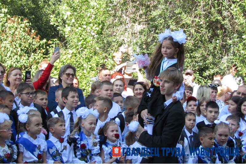В Новотроицке День знаний встретят более девяти тысяч школьников