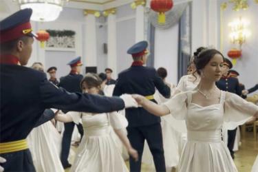 В Оренбуржье  III Губернаторский молодежный бал собрал одаренных ребят, кадетов и мастеров бальных танцев