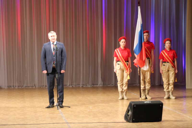 Новотроицк присоединился к Всероссийской акции в поддержку курса Президента Российской Федерации и деятельности Вооруженных Сил