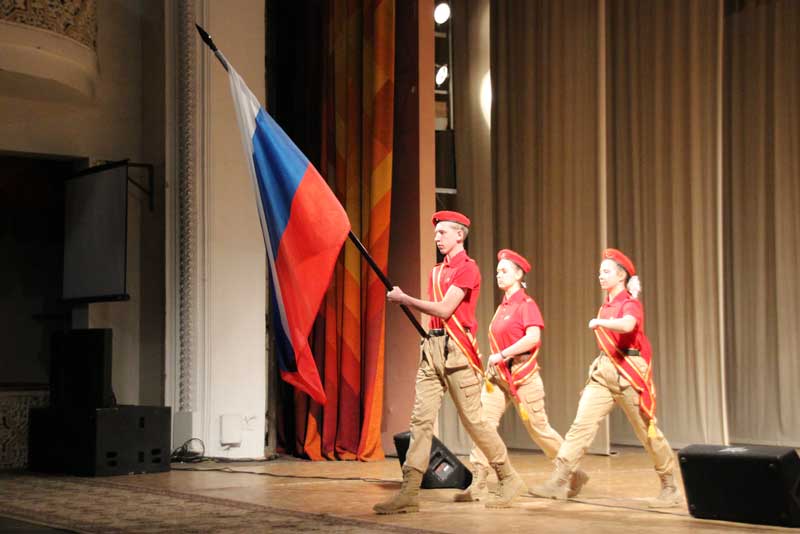 Новотроицк присоединился к Всероссийской акции в поддержку курса Президента Российской Федерации и деятельности Вооруженных Сил
