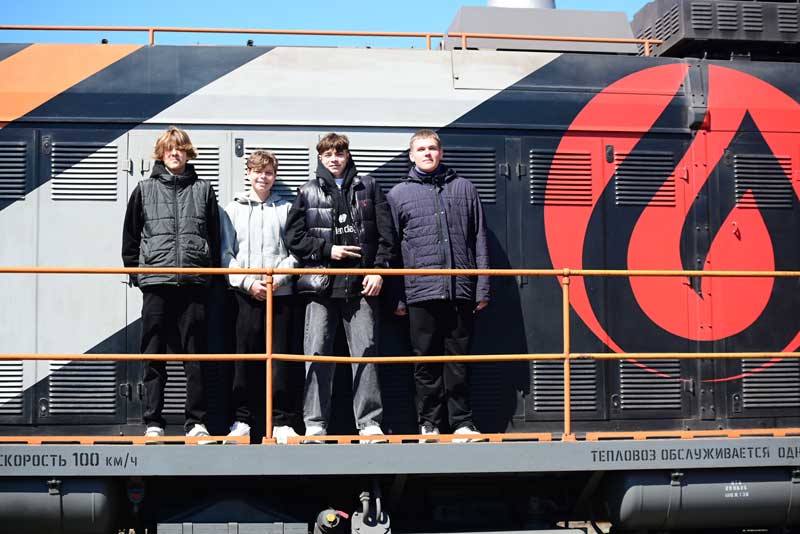 Уральская Сталь провела День открытых дверей для новотроицких старшеклассников