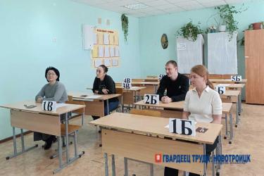 ЕГЭ сдают… родители