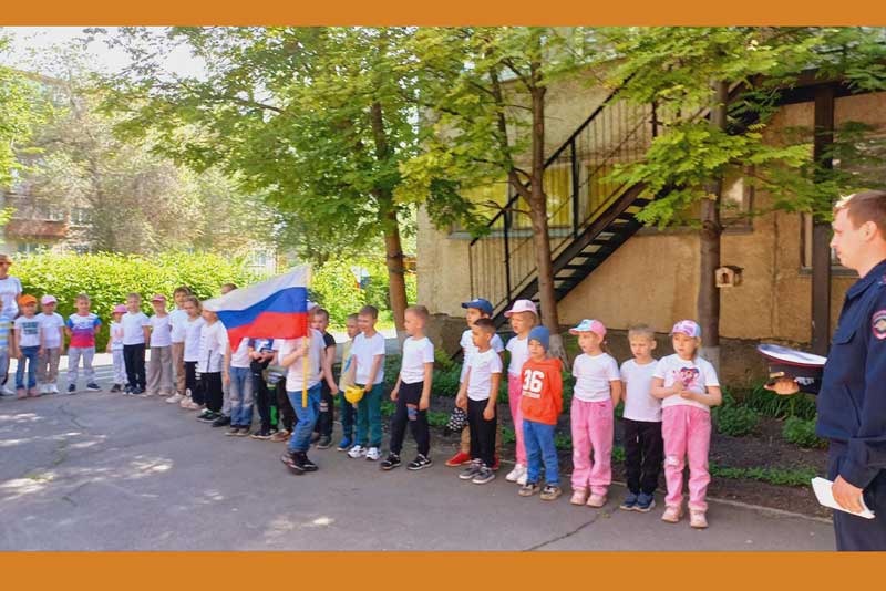 Новотроицкие дошколята стали участниками заезда на самокатах «Безопасное лето»