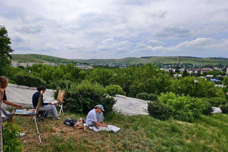 В Кувандыке проходит межрегиональный конкурс-пленэр им. Николая Ерышева