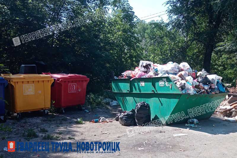 В администрации Новотроицка признали, что проблему вывоза мусора приходится решать в ручном режиме