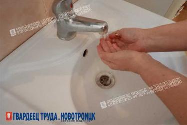 Жители дома №3 на улице Уральской Новотроицка в ночные и утренние часы сталкиваются с отсутствием горячей воды