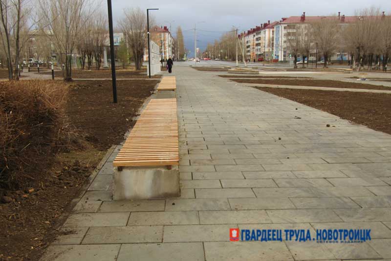 В Новотроицке специалисты ведут приемку выполненных работ по благоустройству городской площади