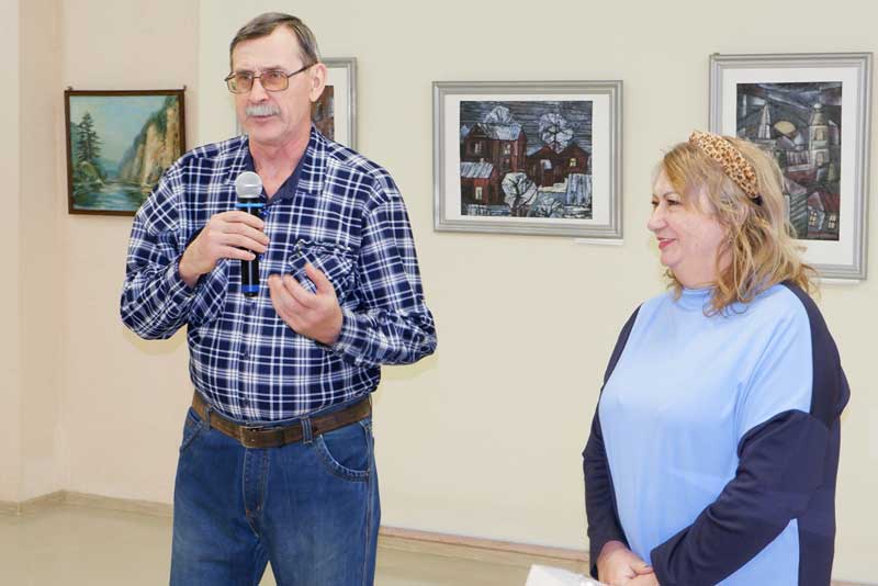 Новотройчане познакомились с творчеством художницы Елены Кожиной из соседнего Орска (6+)