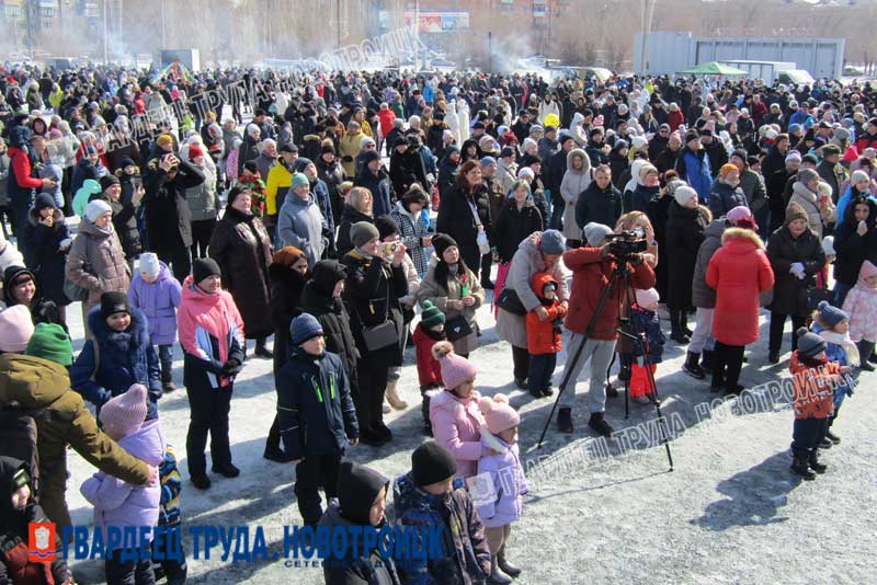 Площадь перед городской администрацией новотройчане  хотят видеть благоустроенной 