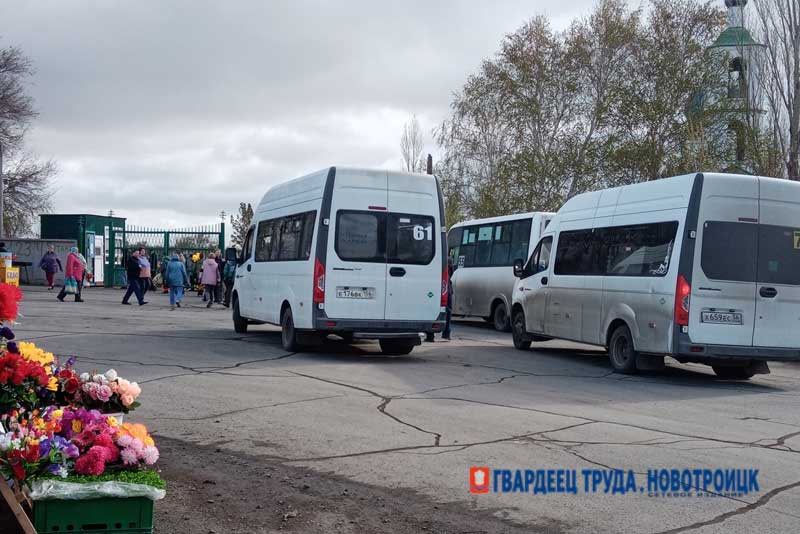 В День Радоницы новотройчане  навещают могилы родных и близких