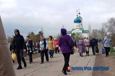 В День Радоницы новотройчане  навещают могилы родных и близких