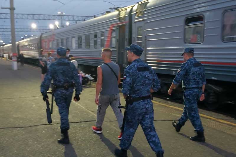 В Оренбуржье судебные приставы задержали алиментщика на вокзале