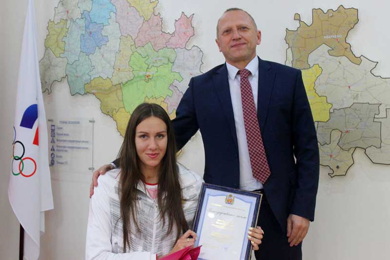 Оренбургских спортсменов, в числе которых и Юлия Молчанова, поздравили с победами на Летних играх паралимпийцев