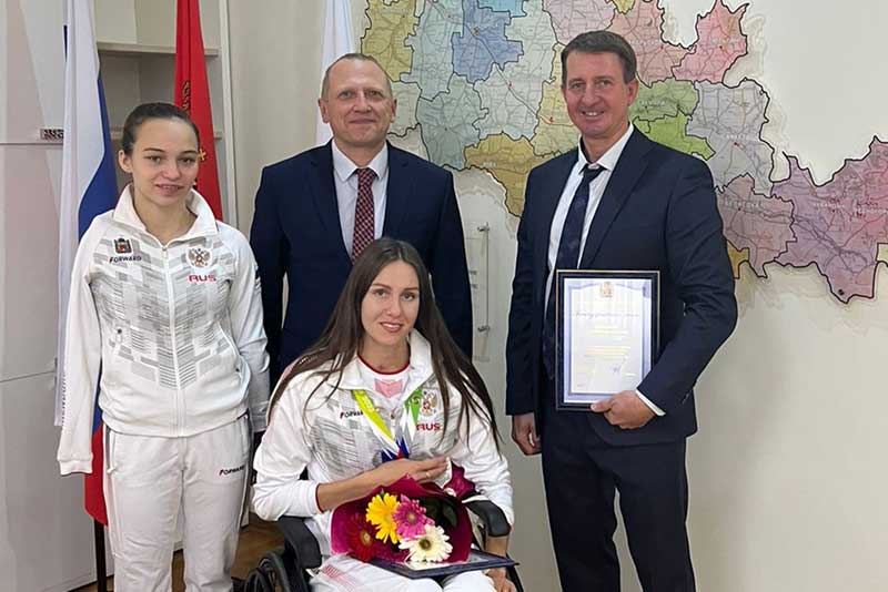 Оренбургских спортсменов, в числе которых и Юлия Молчанова, поздравили с победами на Летних играх паралимпийцев