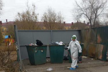 В Новотроицке на контейнерных площадках для сбора коммунальных отходов  проводят генеральную уборку