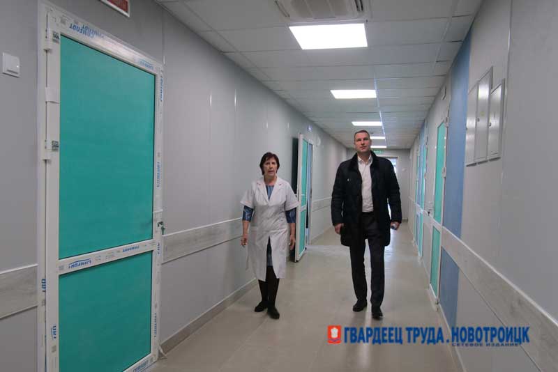 Глава Новотроицка Денис Меньшиков оценил работы по капитальному ремонту Детской городской больницы