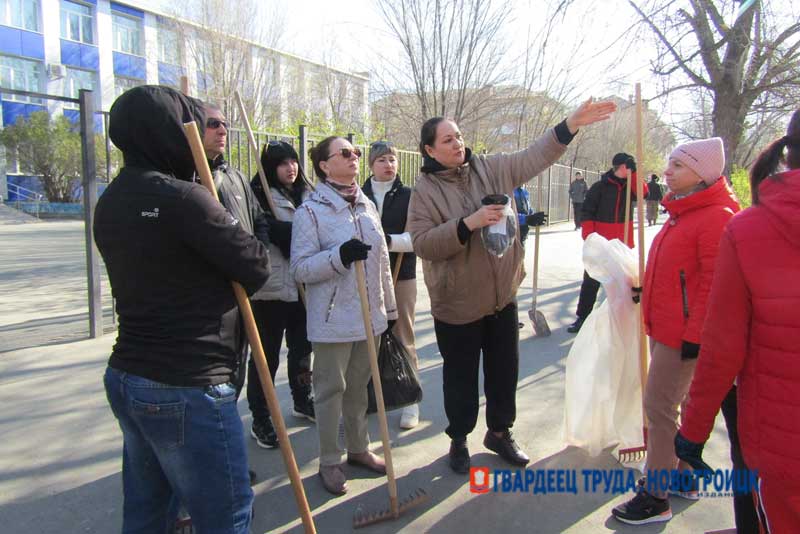Работники Новотроицкого химзавода вышли на генеральную уборку