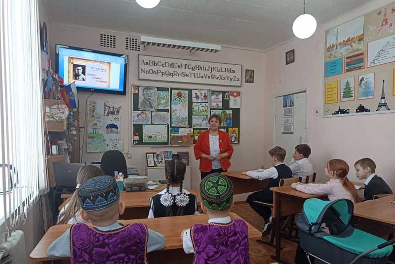 Новотроицкие школьники читают стихи Мусы Джалиля