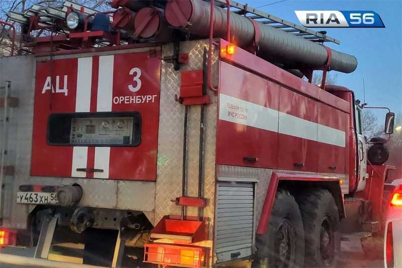 Пожарные спасли из горящей квартиры двух новотройчан