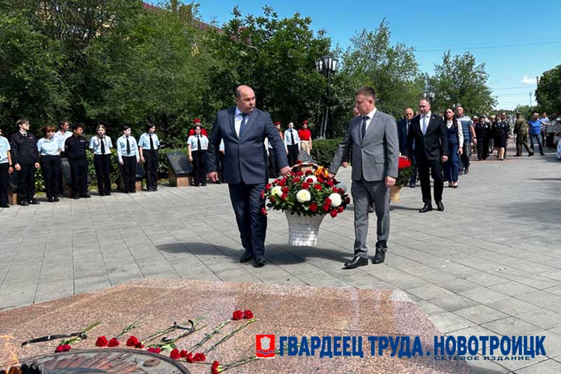 Новотройчане в День памяти и скорби собрались на траурный митинг