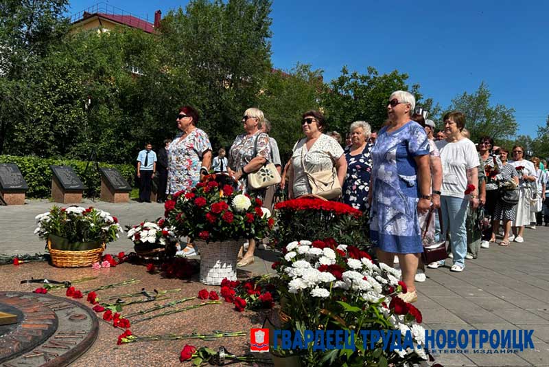 Новотройчане в День памяти и скорби собрались на траурный митинг