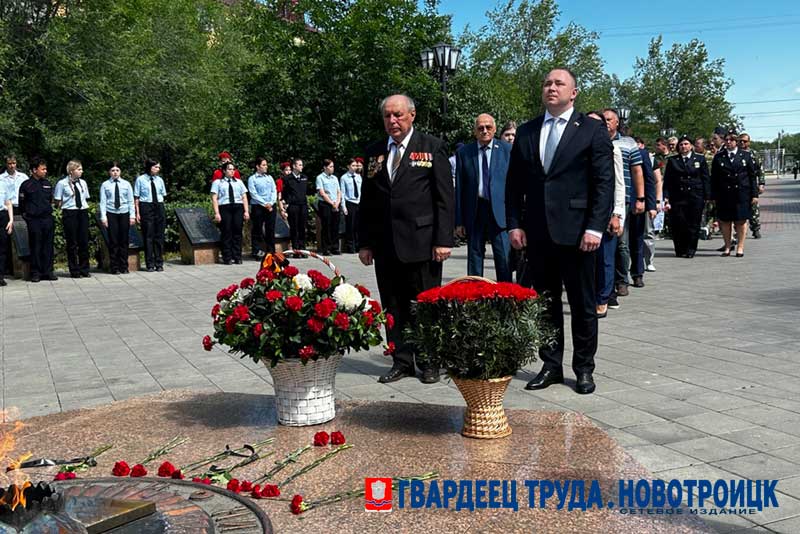 Новотройчане в День памяти и скорби собрались на траурный митинг