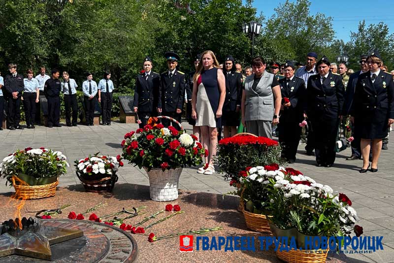 Новотройчане в День памяти и скорби собрались на траурный митинг