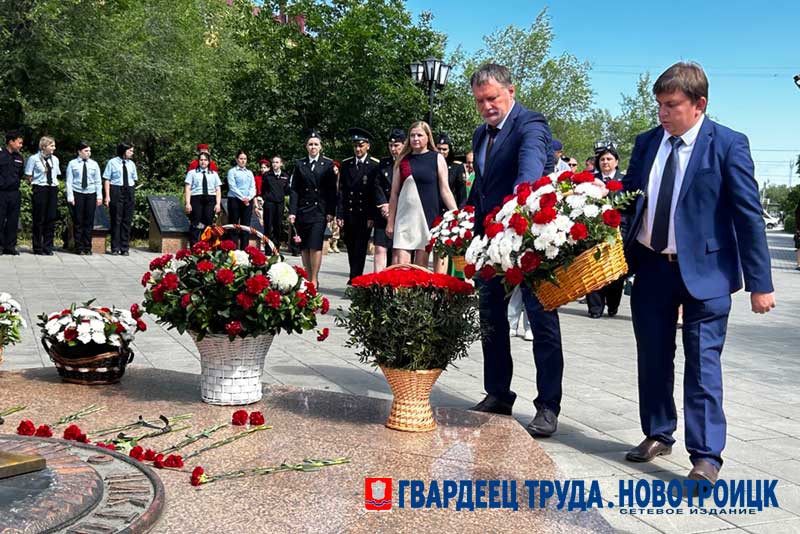 Новотройчане в День памяти и скорби собрались на траурный митинг
