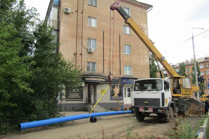 Работы на улице имени Комарова ведутся комплексно
