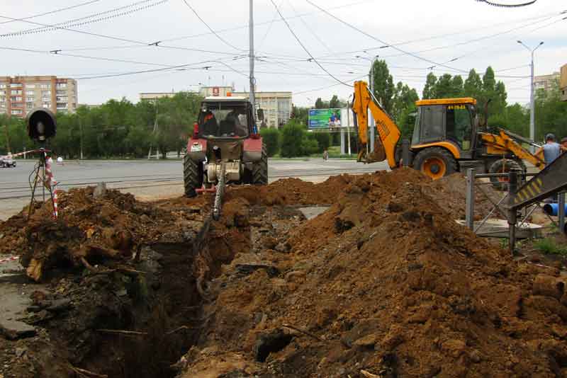 Работы на улице имени Комарова ведутся комплексно