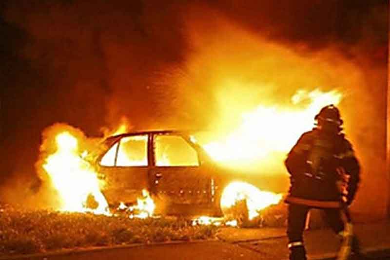 В Новотроицке пожарные за 12 минут потушили «Ниву»