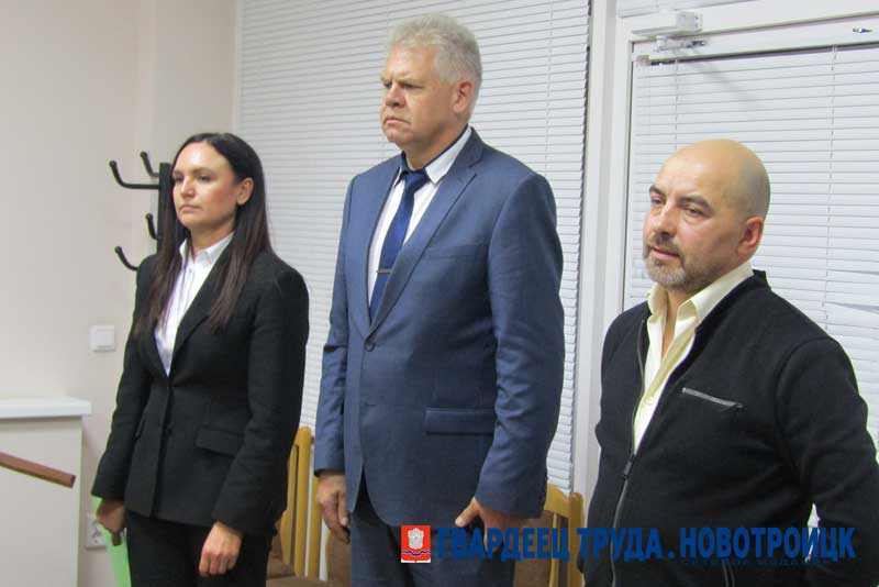 На рассмотрение депутатов Новотроицкого горсовета будут представлены две кандидатуры на должность главы города – Олег Папунин и Елена Карлова