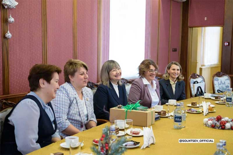 Евгений Солнцев встретился с педагогами восстановленной после разрушительного паводка школы №24 Орска