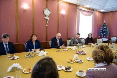 Евгений Солнцев встретился с педагогами восстановленной после разрушительного паводка школы №24 Орска