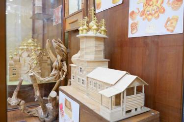 В Новотроицке представили экспозицию поделок местных мастеров из дерева (0+)