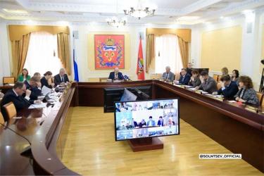 Заседание Правительства Оренбуржья: усиление контроля за работой управляющих компаний, долговременный уход за пожилыми людьми, завершение отопительного сезона